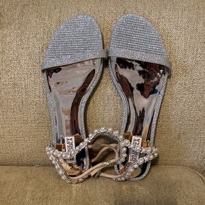 NWOB Badgley Mischka Women's Klare Flat Sandal Women’s Size 10